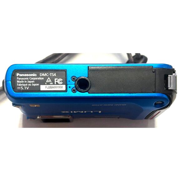 Panasonic Lumix TS4 12.1MP Waterproof Digital Camera w/4.6x Optical Zoom Bundle - Picture 7 of 9